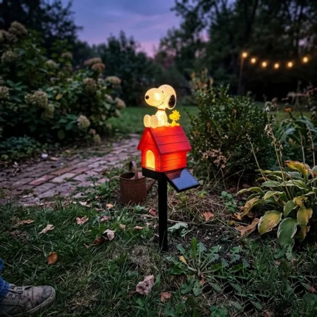 🔥 LIMITED EDITION • Snoopy & Woodstock Solar Garden Stake Light